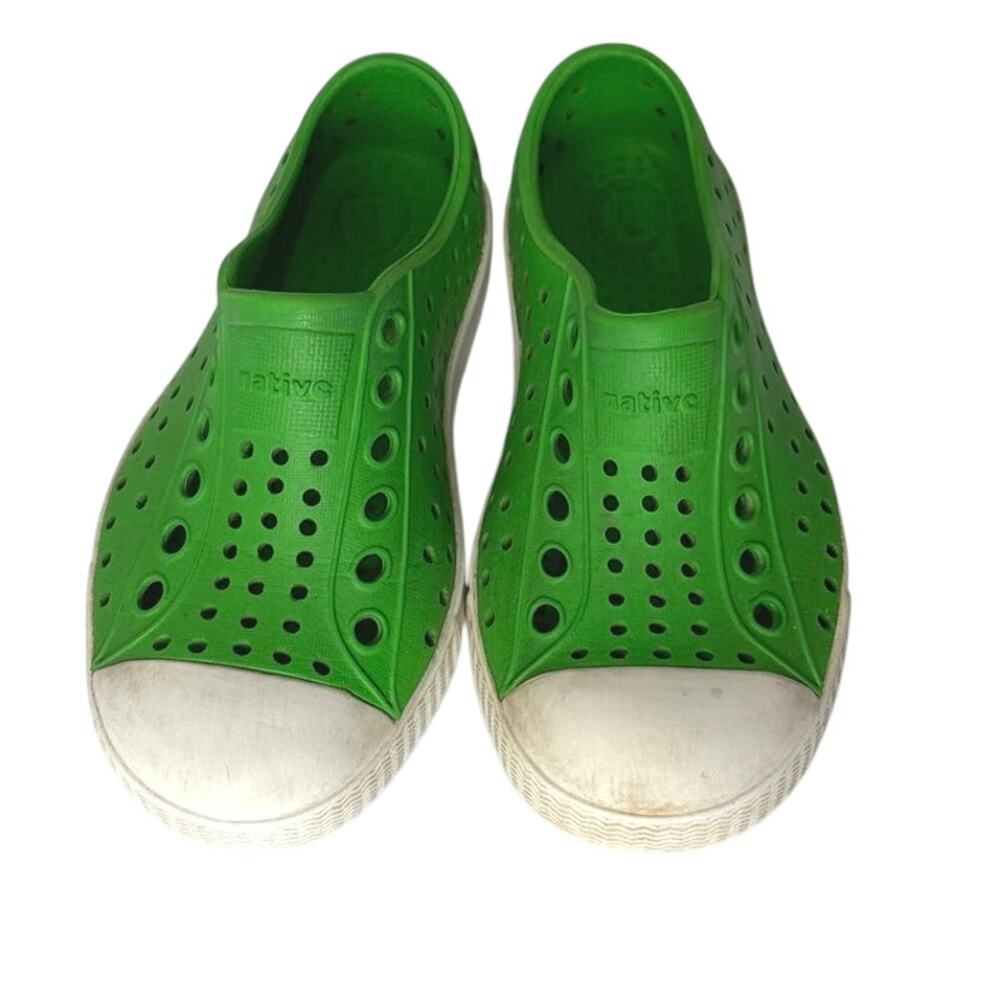 Native Jefferson Slip On Sneakers 
Water shoes Grasshopper Green Toddler J7